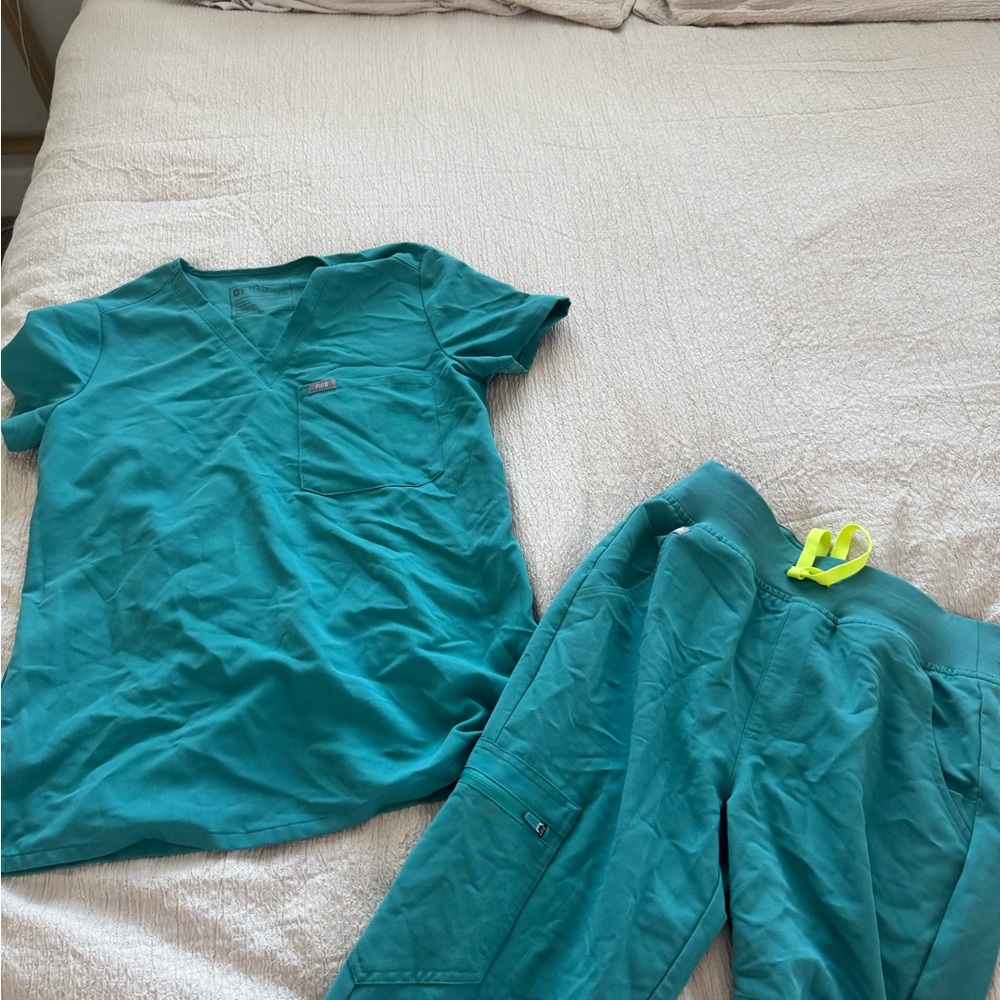 Figs Turquoise Scrub Set with Bright Yellow Details